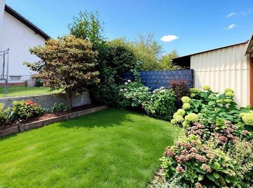 Garten - (KI generiert) - Doppelhaushälfte mit 132,00 m&sup2; in Nußloch zum Kaufen