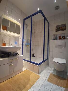 Bad 2 mit Dusche - 