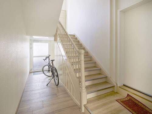 Treppenhaus - 1 Zimmer Mehrfamilienhaus, Wohnhaus zum Kaufen in Karlsruhe