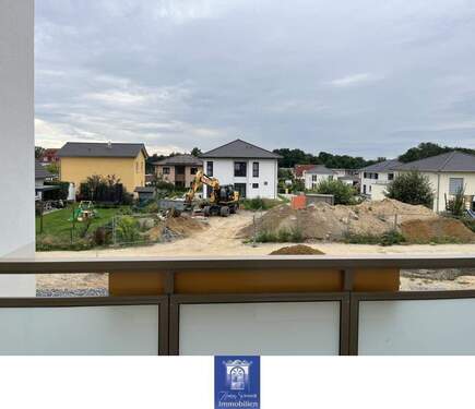 Balkonblick - Liebevoll und modern sanierte Wohnung im Erstbezug! Balkon, Fußbodenheizung, Lift