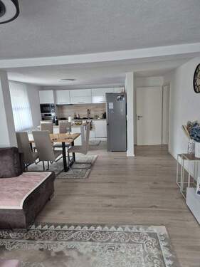 Bild 2 - 7 Zimmer Mehrfamilienhaus, Wohnhaus zum Kaufen in Illingen