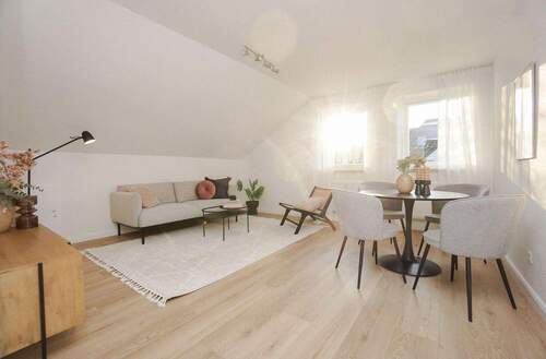 Wohnzimmer - Gepflegte 2 Zi. Wohnung - provisionsfrei - bezugsbereit - gute Anbindung in BHV-Geestemünde