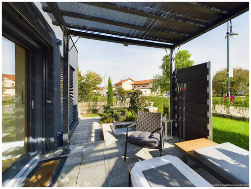 Terrasse mit Schiebetüre zum Wohnzimmer - 