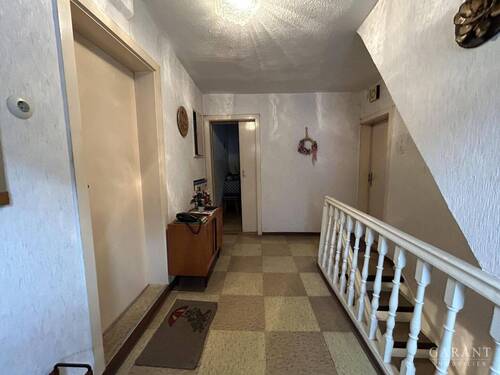 Treppenhaus - Einfamilienhaus mit 340,00 m² in Massbach zum Kaufen