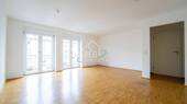 Wohnzimmmer - Moderne 3-Zimmer-Wohnung mit Südbalkon, Parkettboden und Carport