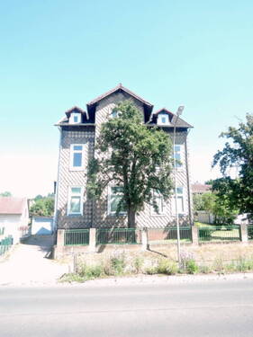 Hausansicht - Sanierte und renovierte Altbauwohnung mit Gartennutzung und Garage in Bovenden