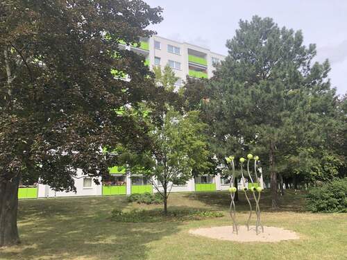 Hausansicht - ** MODERNISIERTE 3 ZIMMER WOHNUNG MIT GROßEM ESSPLATZ, BALKON UND NEUEM DUSCHBAD**