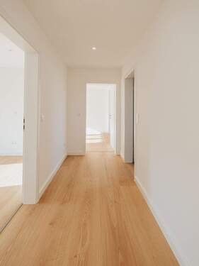 Flur - Hochwertig renovierte DG-Wohnung an langfristige Mieter zu vermieten