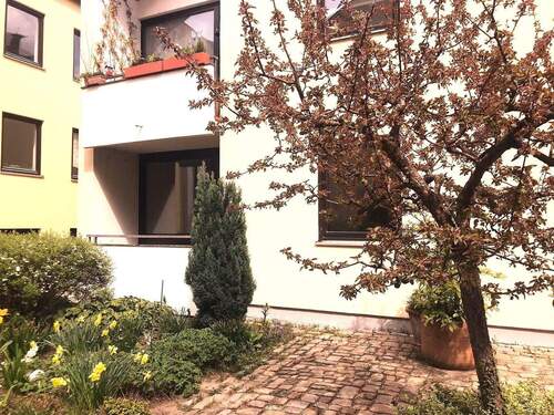 Ihre neue Wohnung mit Loggia - Schicke 2-Zimmer-Wohnung mit Loggia in der historischen Altstadt von Regensburg - schnell zugreifen!