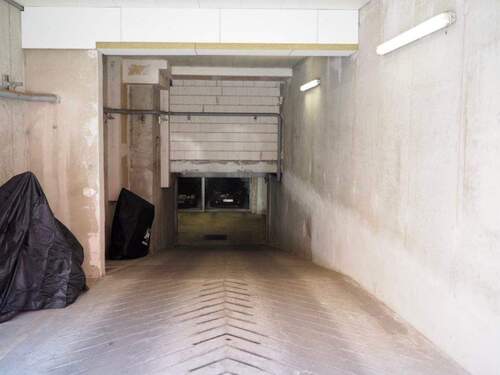 Einfahrt - Garage, Stellplatz zum Kaufen in Berlin