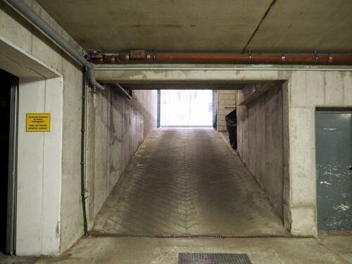 Ausfahrt - Garage, Stellplatz in Berlin