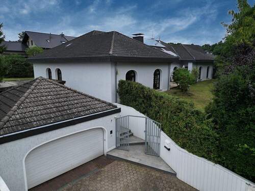 Außenansicht - Großzügiges Wohnen mit Wellness-Bereich in ruhiger Ortsrandlage von Hofgeismar-Schöneberg