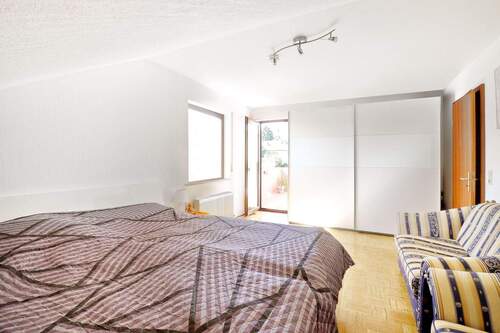 Schlafzimmer - Etagenwohnung mit 61,00 m&sup2; in Neuenstadt am Kocher zum Kaufen