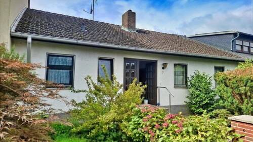 Aussenansicht - Familienfreundliches Reihenhaus mit großem Garten, 2 Garagen & Ausbaupotenzial in ruhiger Lage von Trebur-Astheim