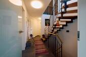 Flurbereich mit Treppenhaus - 