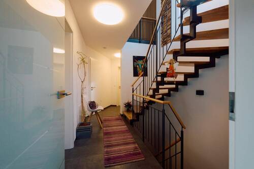 Flurbereich mit Treppenhaus - 