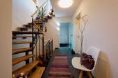 Flurbereich mit Treppenhaus - 