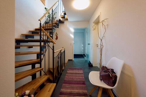 Flurbereich mit Treppenhaus - 