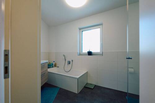 Erdgeschoss, Bad - 