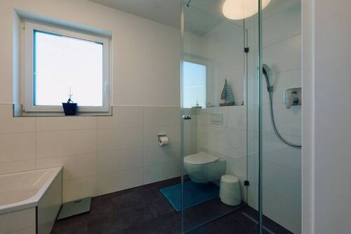 Erdgeschoss, Bad - 