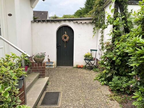 Weg zur Haustür - 3 Zimmer Einfamilienhaus in Wedel