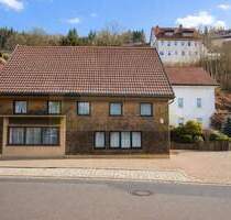 Wohnen, Arbeiten, Entwickeln in Zentrumslage nahe Hochschule: Wohnhaus mit Einliegerwohnung u. sep. Gebäude - Grundstück 2839qm + Wohn- Nutzfl. 598qm - Furtwangen im Schwarzwald Stadtgebiet