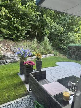 Blick vom Küchenfenster auf Terrasse - 2 Zimmer Etagenwohnung in Heidenheim