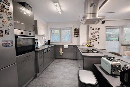 Einbauküche mit Theke - Etagenwohnung mit 80,00 m&sup2; in Heidenheim zum Kaufen