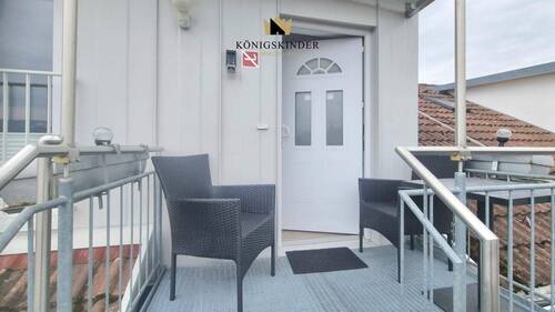 Eingang FW mit Sitzplatz ( überdacht) - 