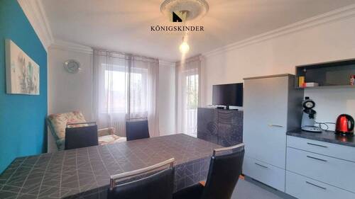 Drittes Zimmer im 1. OG, mit Balkonzugang, auch als drittes Schlafzimmer nutzbar - 