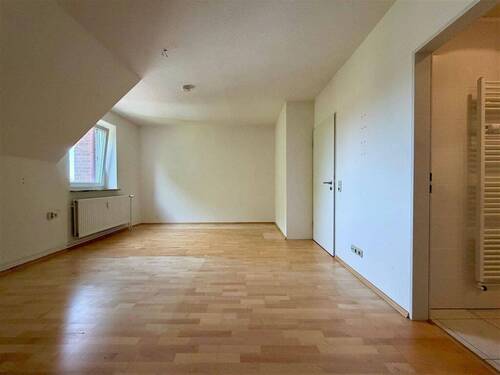 Schlafzimmer mit Zugang zum Badezimmer - 