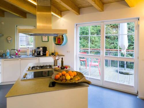 Wohnzimmer mit offener Küche - Einfamilienhaus mit 240,00 m&sup2; in Bad Brückenau zum Kaufen