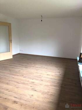 1559 Wohnzimmer 1 - 1 Zimmer Etagenwohnung zum Kaufen in Hengersberg