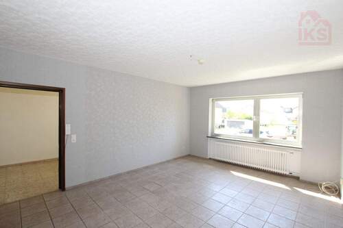 EG Wohnzimmer - 8 Zimmer Mehrfamilienhaus, Wohnhaus in Bous