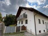 Außen, Haus, Stellplatz.JPG - Mehrfamilienhaus, Wohnhaus mit 110,00 m² in Eching zum Kaufen
