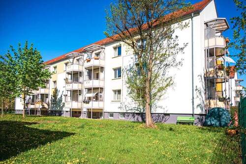 Hausansicht - Unser Angebot: 3-Raum-Wohnung zum Verlieben!