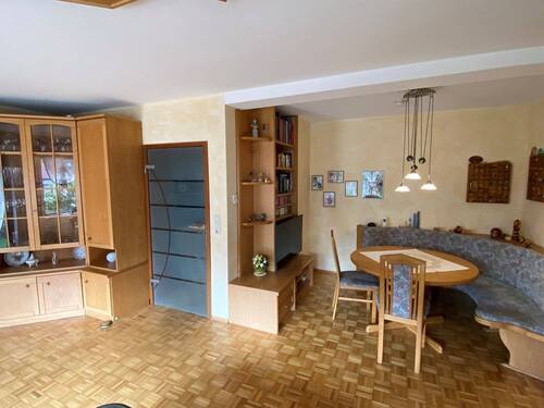 Wohnzimmer mit Essecke - Reihenmittelhaus mit 112,00 m² in Eckental zum Kaufen