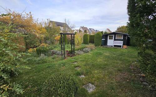 Garten mit Gartenhaus - 