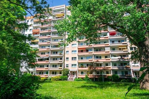 Hausansicht - 4 Räume zum Wohlfühlen - 540,00&nbsp;EUR Kaltmiete, ca.&nbsp; 90,00&nbsp;m&sup2;&nbsp;Wohnfl&auml;che