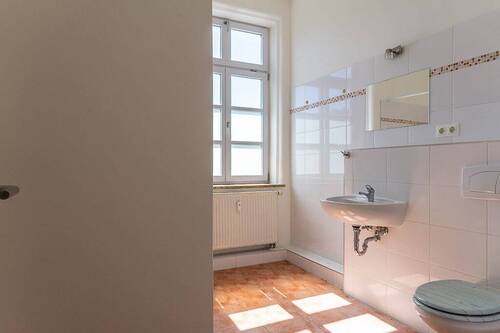 Bad mit Wanne - 