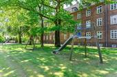 Spielplatz hinter dem Haus - 