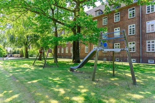 Spielplatz hinter dem Haus - 