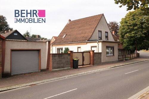 strassenseitige Ansicht - Bauernhaus mit ganz viel Drumherum