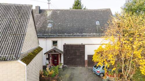 Blick von der Straße - Bauernhaus, Landhaus mit 108,00 m&sup2; in Quirnbach zum Kaufen