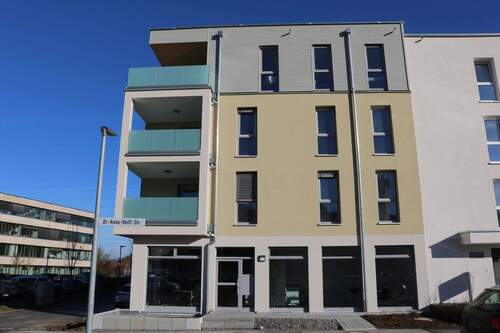 Moderne Wohnanlage - Modernes Stadthaus im Bahnhofsareal