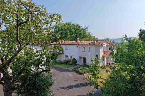 Hof und Wohnhaus - Einfamilienhaus mit 249,00 m&sup2; in Meinhard zum Kaufen