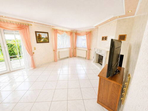 Wohnzimmer - 6 Zimmer Einfamilienhaus in Langenzenn