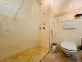 Bad mit ebenerdiger Dusche - 