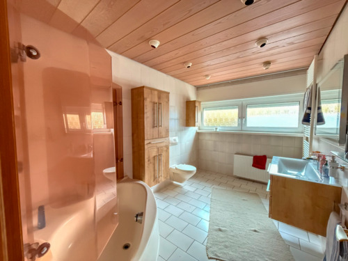 Badezimmer im Erdgeschoss - 