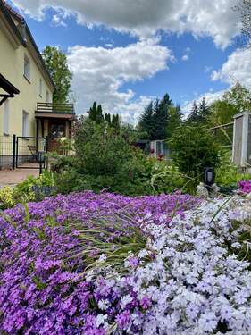 Vorgarten - Einfamilienhaus mit 170,00 m² in Markersdorf zum Kaufen